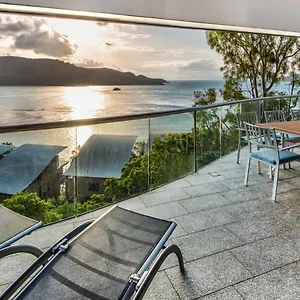 Waves 5 Luxury 3 Bedroom Breathtaking Ocean Views Location Holiday home Hamilton Island